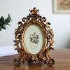 Marco de Fotos Retro Dorado Estilo Clásico Europeo Mesa Estilo Palacio Puede Sostener Fotos Adornos Personalizados de Moda para Decorar Mesa de Noche