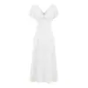 Ropa de mujer al por mayor de varios niveles verano 2026 nueva moda versátil elegante cuello en V entallado adelgazante longitud media vestido de té