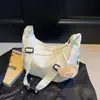 Moda Nueva Otoño e Invierno 2025 Bolsa Tipo Dumpling de Gran Capacidad con Compartimento, Color Sólido con Textura, para Viajes y Uso Diario, Bolso de Hombro Único