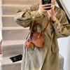 Bolso de concha, elegante y sencillo, bandolera, bolso de hombro, 2024, nuevo bolso de mano, estilo extranjero, otoño e invierno, textura, moda.