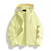Jaqueta três em um com forro de fleece, confortável, quente, moderna, fashion, versátil, personalizável com estampa, unissex, para lazer ao ar livre