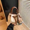 Bolso Cesta de Verduras Retro para Mujer 2025 Nuevo Moda Bolso Cubo de Mano de Ante Bolso Cruzado de Gama Alta para Otoño e Invierno