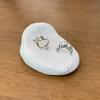 Pendientes Croissant Irregulares con Sentido del Diseño Nudo de Amor Cereza Aguja de Plata 925 Personalidad Interesante Pendientes Versátiles