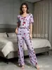 Novo conjunto de pijama europeu e americano para casa, com tops tipo camisola canelados estampados e calças compridas, um conjunto de duas peças para mulheres, perfeito para uso casual.