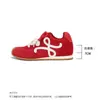 Fuente de comercio exterior de exportación transfronteriza: La fábrica de Huizhou procesa y personaliza zapatos de mujer de talla grande, zapatillas blancas casuales versátiles y zapatillas de entrenamiento alemanas.