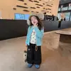 Chaqueta Cárdigan de Punto con Lunares para Niña 2026 Otoño Nuevo Conjunto de Camiseta de Manga Larga de Dibujos Animados y Jeans para Bebé