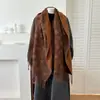 Novo cachecol de imitação de cashmere de cinco estrelas e quatro folhas para outono e inverno para mulheres, xale longo espesso com franjas feito de fio fiado no núcleo, atacado para transmissão ao vivo