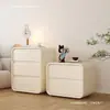 Mesa de cabeceira moderna minimalista estilo creme 2026, modelo novo ultrarraso com três camadas, armazenamento de luxo leve para quarto para uso doméstico