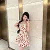 Vestido Rojo Retro de Estilo Francés para Vacaciones en la Costa con Estampado Floral Rojo y Cintura Ceñida, Dulce Estilo de Verano, Vestido Corto Súper Bonito para Mujer