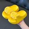 Pantuflas infantiles de EVA para niñas, nuevas pantuflas de baño para interiores de dibujos animados de verano para niños, antideslizantes y elegantes para uso doméstico