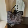 Bolsa Camuflada Nova de Verão 2026 Transfronteiriça com Grande Capacidade para Estudantes Universitários, Design de Nicho para o Dia a Dia, Bolsa Tote de Ombro Único