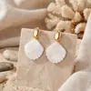 2026 Pendientes de Concha en Forma de Abanico de Lujo Ligero de Gama Alta para Mujer, Pendientes de Moda Retro de Gama Alta de Nicho, Pendientes Elegantes de Lujo Ligero para Mujer