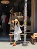 Top sin mangas floral y bordado para niñas 2026 Nuevo estilo coreano de verano dulce con volantes tipo muñeca moderno