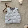 Chaleco de plumón para bebé 2026 nuevo y elegante modelo de otoño e invierno para niños y niñas, chaqueta interior de bebé hecha de plumón de pato blanco