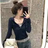 Camiseta de Manga Larga con Capucha y Botones de Diseñador Talla Grande para Mujer, Ajuste Delgado de Otoño, Top Base Elegante Patchwork de Nicho