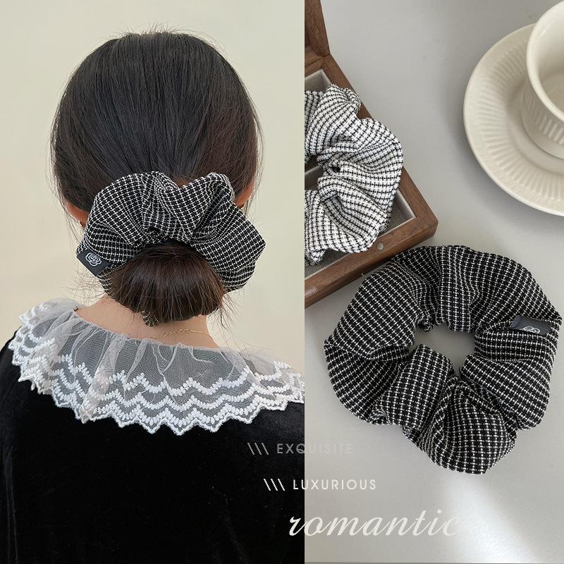 帮手主图-大肠发圈高弹力耐用扎头发发绳简约气质布艺皮筋黑白格