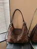 Bolsa de ombro versátil com estampa de leopardo retrô para o dia a dia, um acessório estiloso e prático para mulheres, com um toque de luxo.