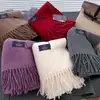 Novo Lenço Versátil de Cor Sólida para Mulheres, Quente de Inverno, Espesso, Cachecol de Pescoço Monocromático, Xale, Lenço Longo com Franjas