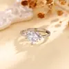 Anel Quadrado de Diamante Super Brilhante para Mulheres Celebridade da Internet Luxo Leve Estilo Live Design Exquisito Anel de Zircônia Quadrada Pequena com Brilho