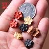 Boj Flor de Ciruelo Nube Pequeña Trasera Madera de Melocotón Cinco Pétalos Colgante Tallado Accesorios Colgantes Florales Llavero de Loto con Cuentas