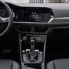 Adecuado para Volkswagen Sagitar película interior protección de la palanca de cambios de control central reparación joyería modificada película transparente de TPU personalizada