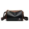 Moda 2025 nova bolsa de ombro tipo travesseiro bolsa pequena atmosfera casual bolsa para senhoras de meia-idade fabricantes atacado transfronteiriço