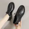 Sapatos de couro de corte profundo com sola macia 2026 outono sapatos planos antiderrapantes para mães de meia-idade, sapatos de couro femininos, sapatos para mulheres de meia-idade e idosas