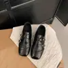 2026 Novo Estilo Primavera Mocassins Quadrados Retrô, Sapatos JK de Couro Planos com Solado Macio e Detalhes Brogue