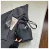 Bolso de mano de nicho estilo coreano transfronterizo para mujer, nuevo bolso tipo cesta de mimbre vintage con patrón de lichi, bolso de hombro y cruzado