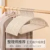 Perchas de terciopelo semicirculares para uso doméstico, antideslizantes, con forma de hombro, ahorradoras de espacio, perchas para almacenamiento y organización de ropa