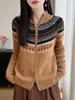 Nuevo cárdigan de punto grueso de lana pura 2026 Otoño/Invierno, puntada siete, cuello redondo medio alto, con doble cremallera y patrón jacquard