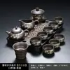 Juego de té de arcilla púrpura con diseño de bambú dorado, que incluye una tetera y tazas de servicio para uso doméstico, con un asa para prevenir quemaduras y asegurar la distribución uniforme del té