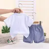 Elegante conjunto de verano de manga corta para niños, con un conjunto de chaleco estilo británico, perfecto para bebés y niños pequeños. Un conjunto de dos piezas de moda para tu pequeño