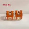 Transmissão ao Vivo Dropshipping Versão de Luxo V Brincos de Letra H Esmalte Espesso Banhado a Ouro 18K Brincos Cor Chá de Leite Branco Brincos H para Mulheres