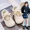 Zapatos Deportivos para Niñas Primavera y Otoño Nuevo Estilo Coreano Sentido del Diseño de Nicho Retro Floral Tacón Oculto Casual Entrenamiento Alemán Deportivos para Niñas