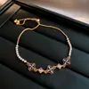 Pulseira Retrátil Vazada com Zircônia Banhada a Ouro 18K Real, Pulseira de Luxo Leve de Alta Qualidade, Joia de Mão Exquisita Retro Europeia e Americana