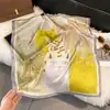 Novo Lenço Quadrado de Cetim Dachshund Brincalhão Primavera/Verão 70 Lenço de Seda Lenço de Pescoço Estampa Fofa de Animal Lenço de Cabeça Versátil Lenço de Pescoço Japonês/Coreano