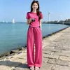 Conjunto deportivo casual estilo europeo para mujer, nueva moda de verano 2026, elegante diseño de bloques de color, cuello redondo, hombros normales, manga corta, conjunto de dos piezas