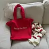 Moda 2025 Nova Bolsa Tote de Ombro com Letras Vermelhas Casual Estudante Nicho Comutador Grande Capacidade Bolsa de Lona
