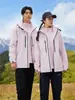 Nueva chaqueta outdoor de estándar nacional para hombres y mujeres, abrigo de senderismo tres en uno a prueba de viento e impermeable, ropa para montañismo y esquí con logotipo personalizado
