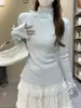 Camiseta de punto básica con cuello semi-alto y volantes para mujer, estilo lujo ligero, top para capas de primavera y otoño con suéter de lazo
