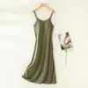 Um Novo Estilo de Camisola de Viscose para Primavera, Verão e Outono, Apresentando Cor Sólida, Design com Bojo Integrado, Caimento Solto, Confortável para Usar em Casa e Adequado para Usar na Rua