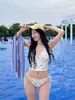 Mismo estilo que Hua Ji Mei YuConjunto de bikini de dos piezas dulce y puramente deseable para vacaciones en aguas termales y en la playa