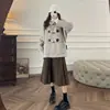 Abrigo de Lana con Capucha para Mujer, Estilo Corto para Figuras Petite, Nueva Versión Coreana Primavera y Otoño 2025, Corte Holgado, Abrigo de Lana Estilo Coreano que Reduce la Edad