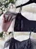 Vestido Negro Hombros Descubiertos de Alta Gama Lujo Ligero Estilo Socialité de Nicho para Mujer Tirantes Malla Costuras Abertura Vestido Largo