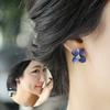 B550 Arete coreano Arete de camelia Moda coreana femenina Clip para oreja estéreo esmerilado azul zafiro Joyería pequeña al por mayor