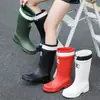 Botas de lluvia de moda transfronterizas para mujer, zapatos impermeables versátiles para exteriores, zapatos de goma antideslizantes para cocina, zapatos impermeables para lavado de autos para mujer