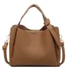 Bolso tipo cubo bandolera de cuero suave, casual y elegante, para mujer, moda verano 2025, patrón granulado, bolso de hombro único de alta gama, cruzado
