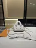 Bolsa Almofada Branca com Monograma Modelo 2026 para Mulheres, Estilo Nicho de Luxo, Bolsa Transversal com Corrente Fashion Versátil