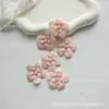 Venta al por mayor de fábrica piezas de flores de tela forjada, cuentas de doble clavo, accesorios decorativos para el cabello de muñeca Barbie y otros materiales para bricolaje